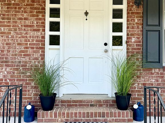 4th image of 559 Malone Cir