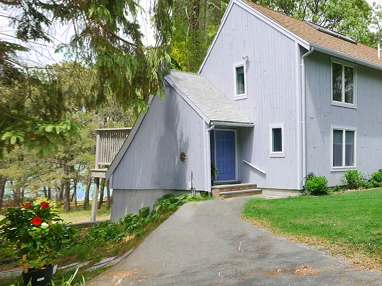 13 Great Hill Rd — Photo 4