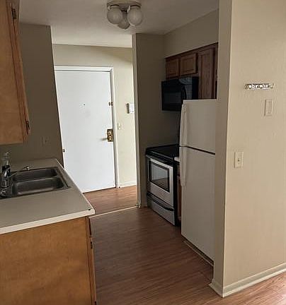 2nd image of 916 S Byrne Rd #10