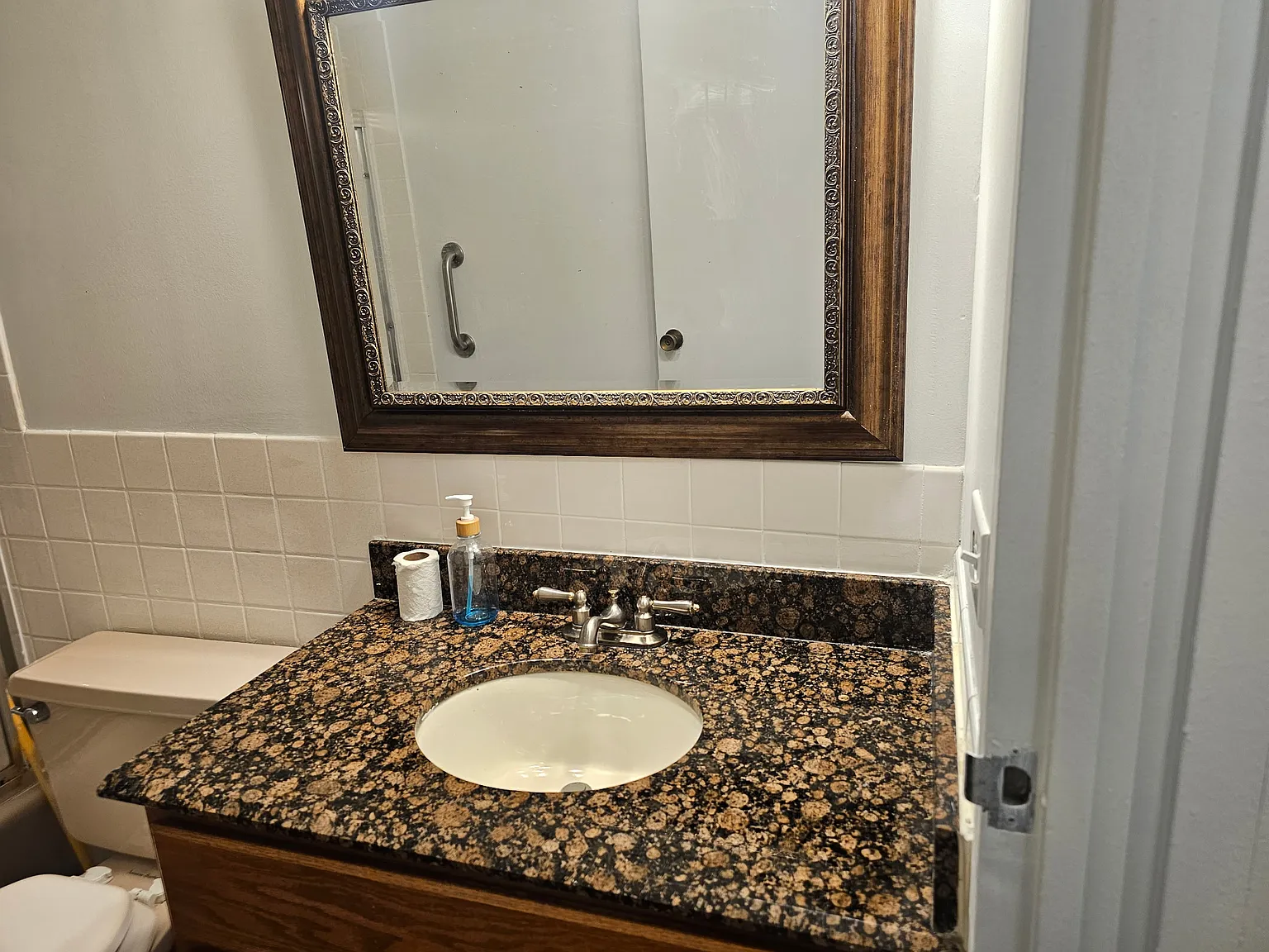 1 bed, 950 sqft, $1,900 — Photo 4