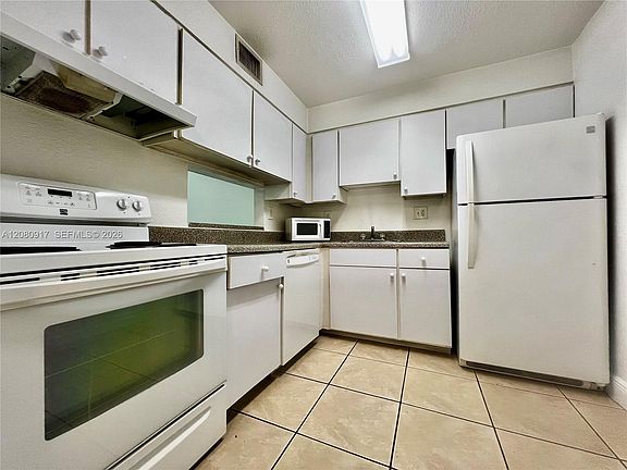 3rd image of 5201 Geneva Way APT 109