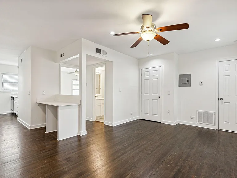 Devonshire Apartments — Photo 22