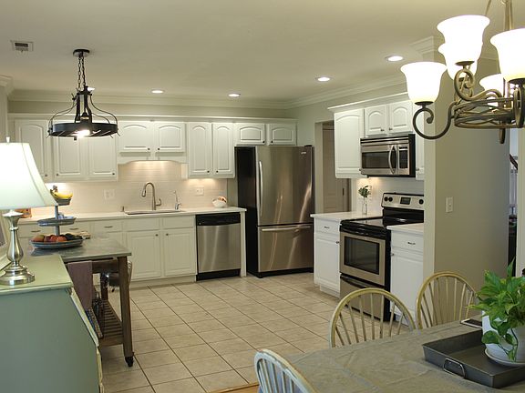 2nd image of 924 Baylor Cir
