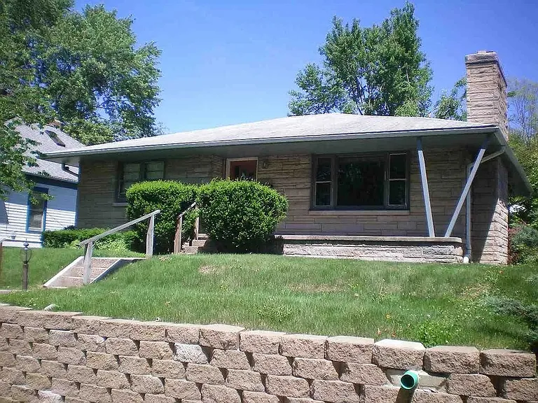 813 S Lincoln St — Photo 1