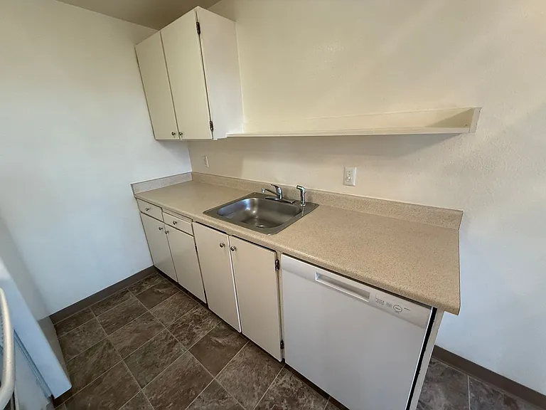 441 Senate St NW — Photo 6