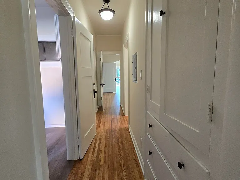 Boutique Apartment building in the mid-Wilshire — Photo 11