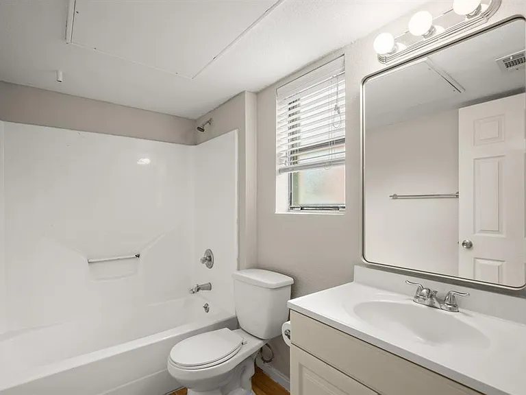 1013 W 23rd St #104 — Photo 8
