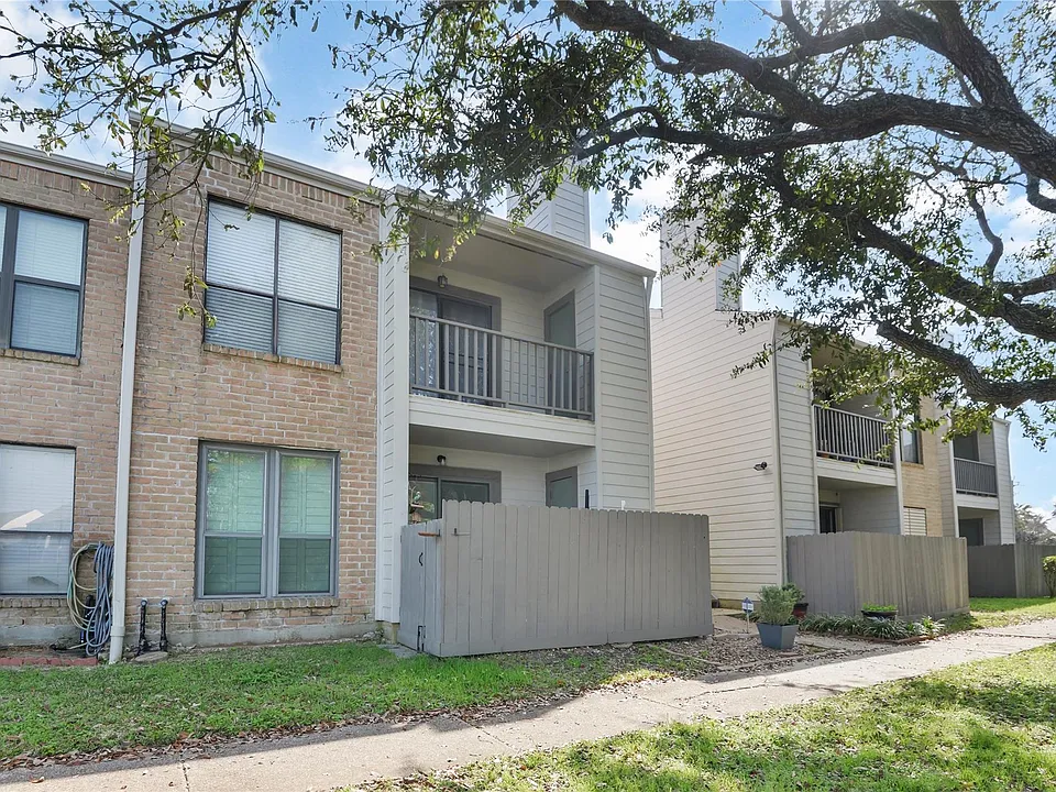3220 69th St #L6