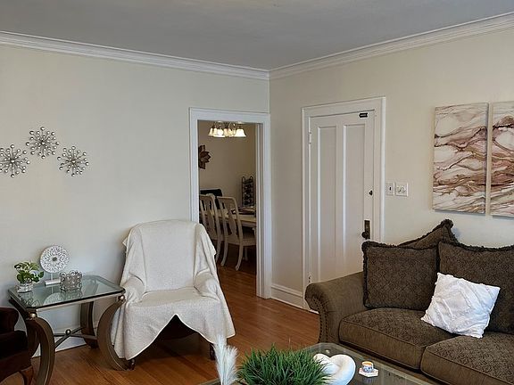 3rd image of 5528 N Austin Ave