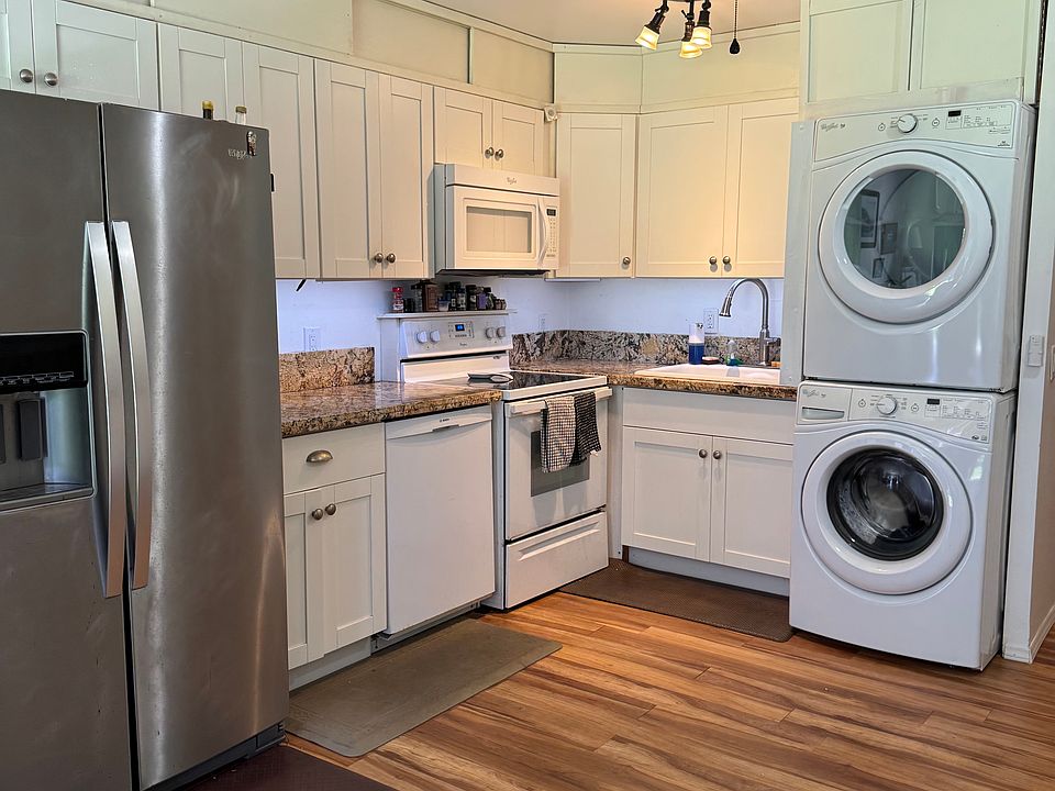 2nd image of 75-6100 Alii Dr APT B2