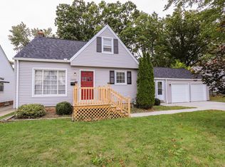 29005 Forest Grove Rd, Eastlake, OH 44095