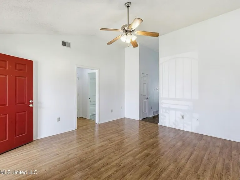 7625 Lilly Dr — Photo 2