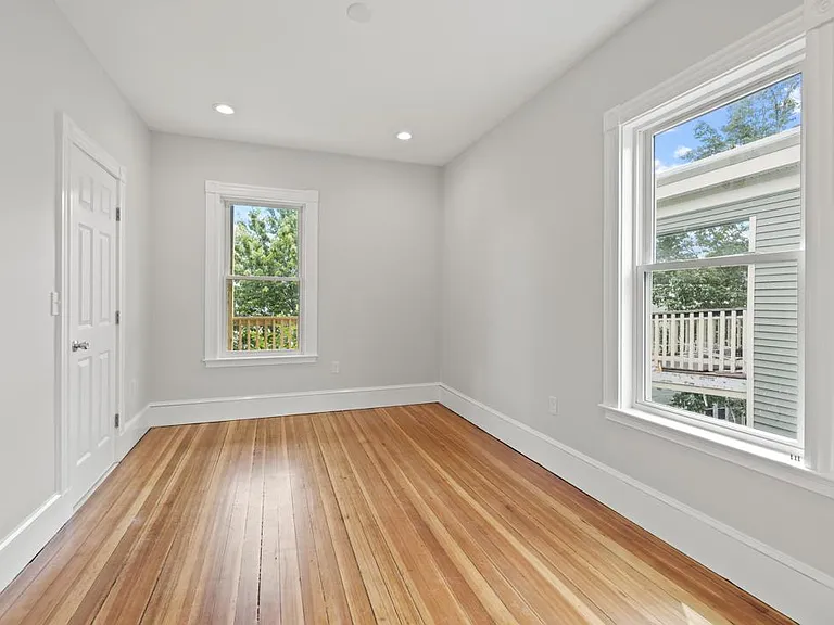 16 Leslie St #2 — Photo 13