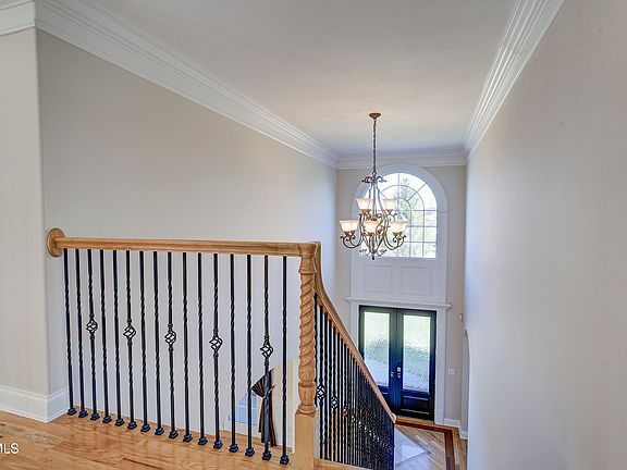 32nd image of 405 Heather View Dr