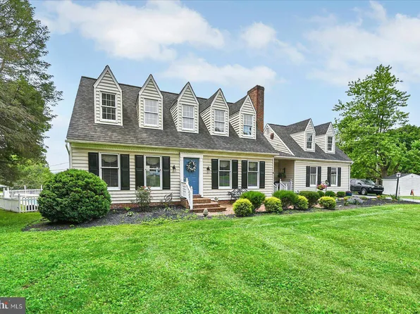 11 Thomas Cir, New Freedom, PA 17349