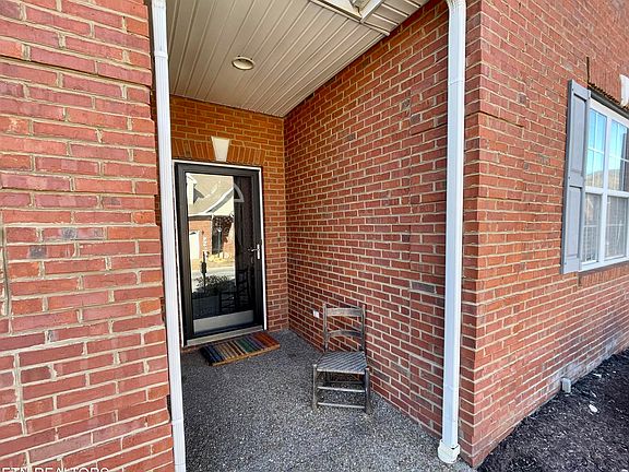 4th image of 5551 Beverly Square Way