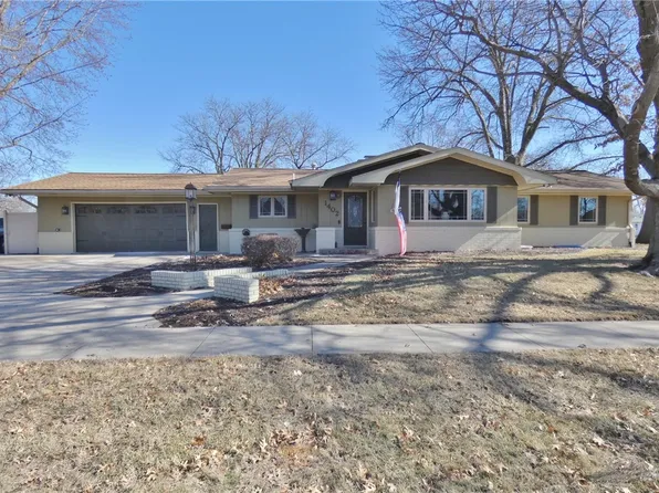 1402 Main St, Pella, IA 50219