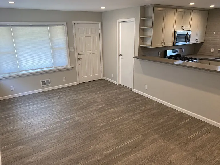 256 Mariposa St — Photo 3