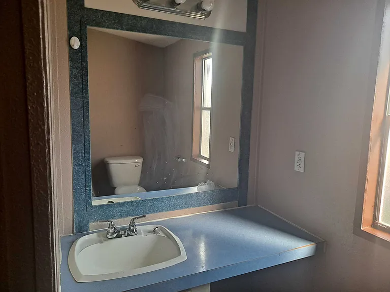 1010 E Crest Dr — Photo 11