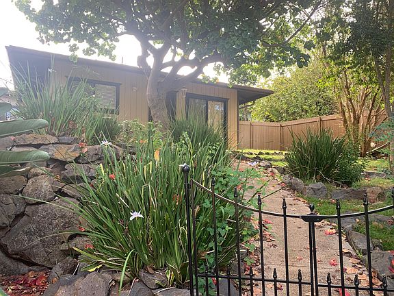 Private walkway toward the cottage