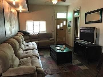 3rd image of 825 Mariposa St