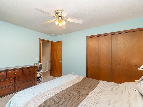 4th image of 4801 Birchwood Dr
