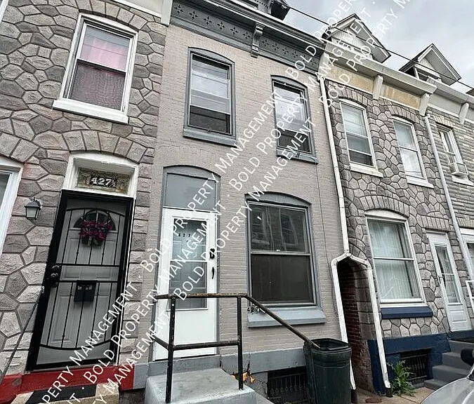 427 Locust St — Photo 1