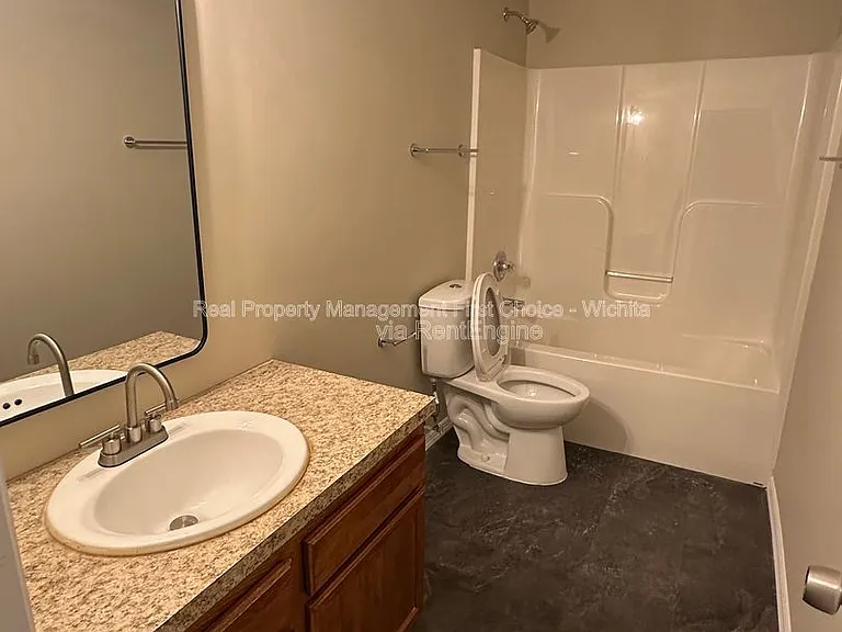 1450 N Green St — Photo 21