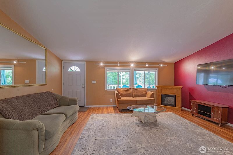 3rd image of 239 Robinson Road