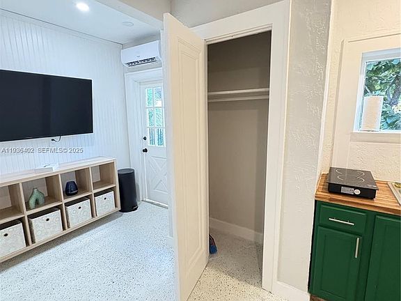 4th image of 1901 SW 9th St #4