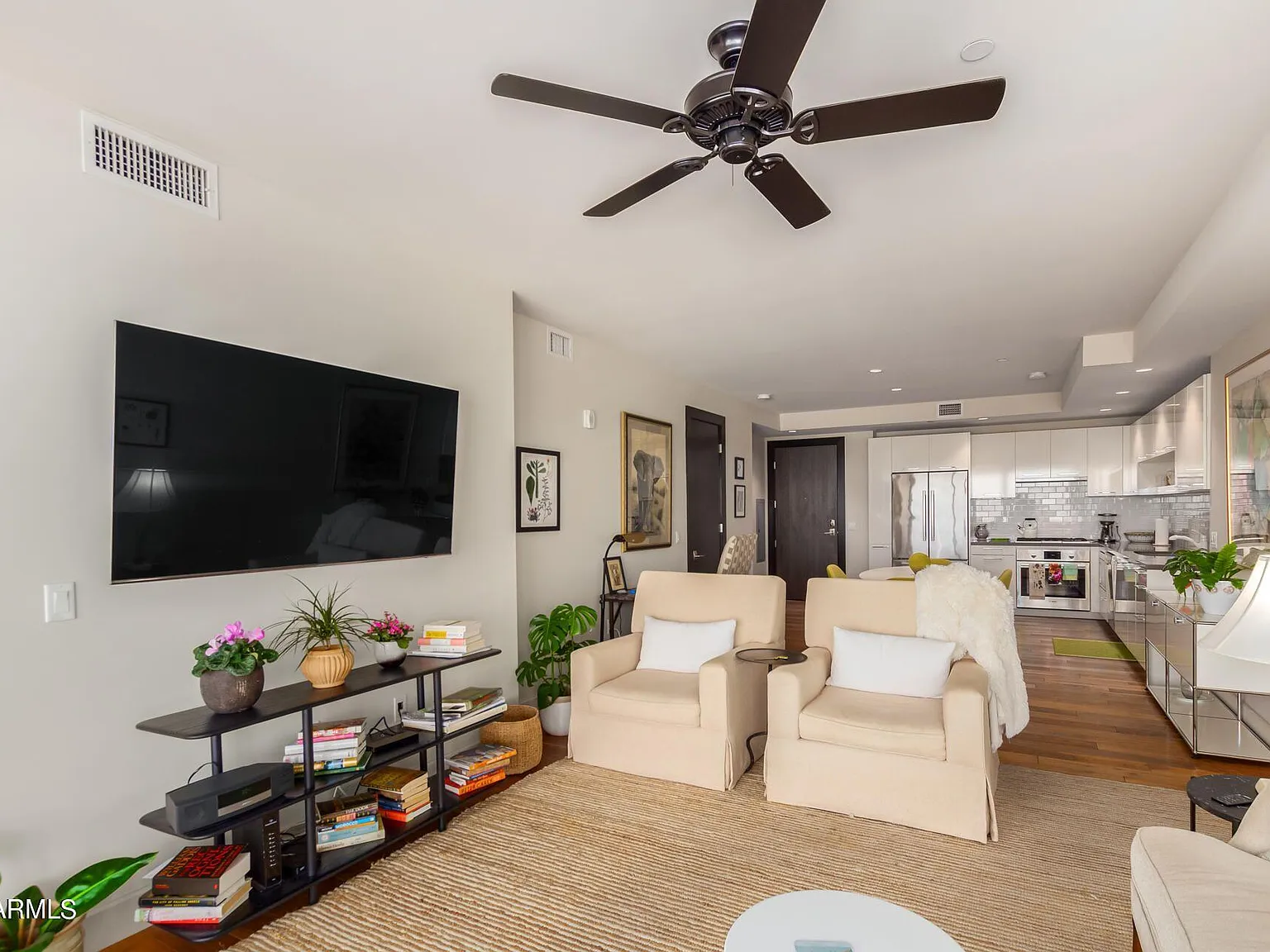 1 bed, 1.5 bath, 943 sqft, $3,200 — Photo 4