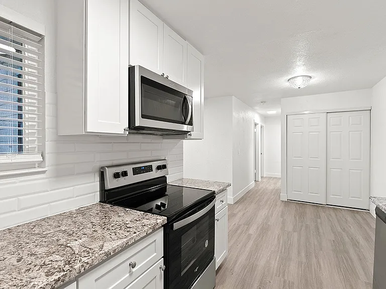 The Huntley Apartments — Photo 8