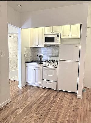 3rd image of 1321 3rd Ave APT 5C