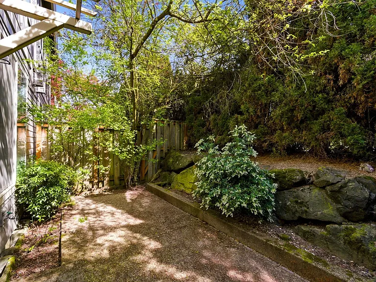 2322 NW 168th Pl — Photo 36