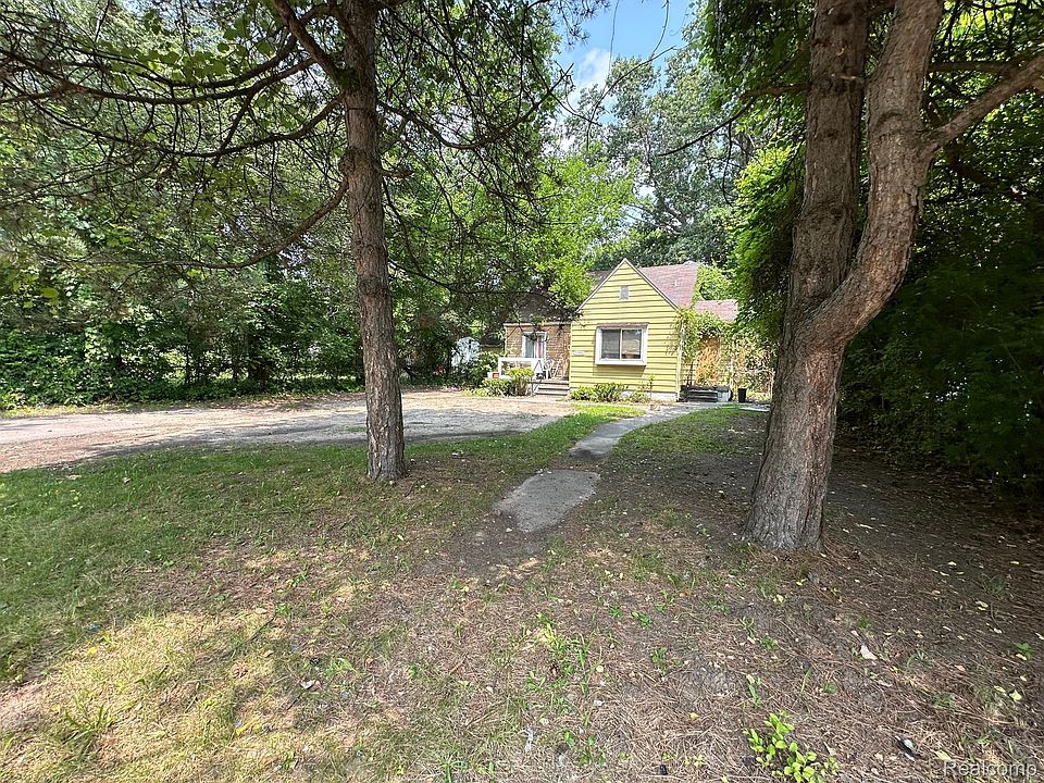 1st image of 20960 Westhampton Ave