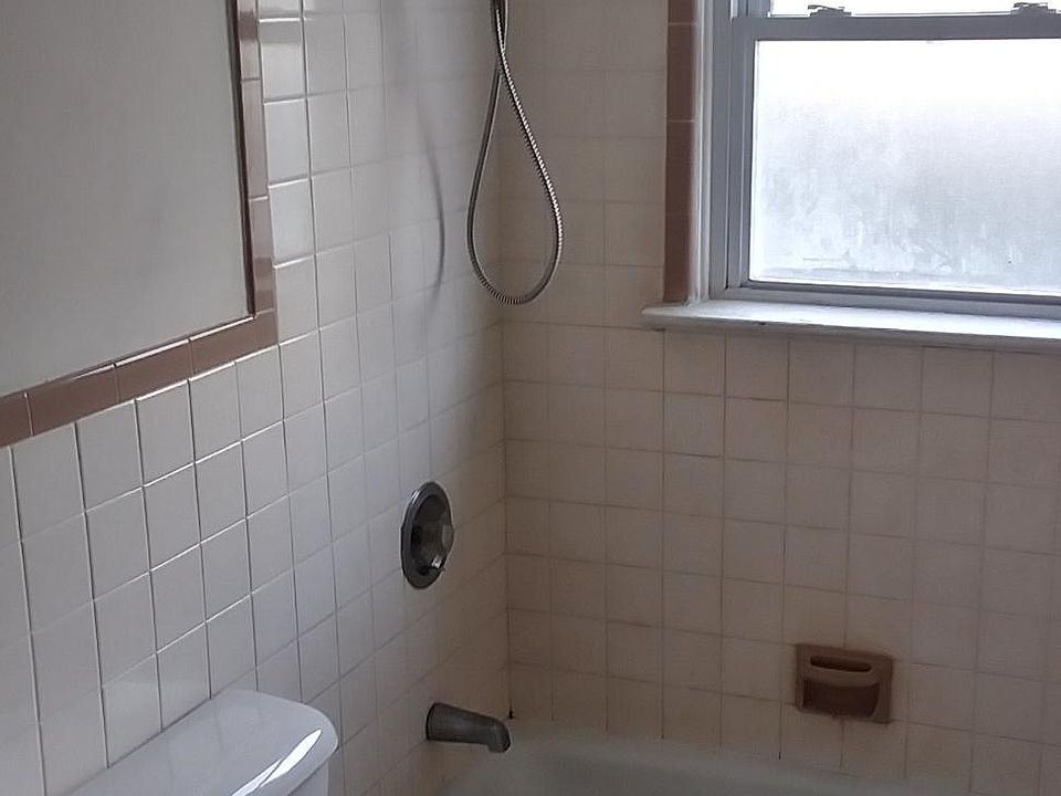 2nd image of 105 Plymouth Ave #2