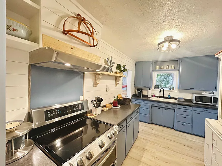 1021 W Mill Ave — Photo 7