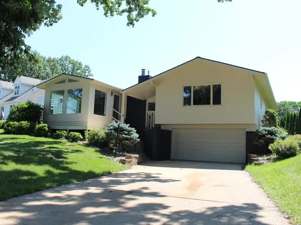 108 Lake Shore Dr, Emmetsburg, IA 50536