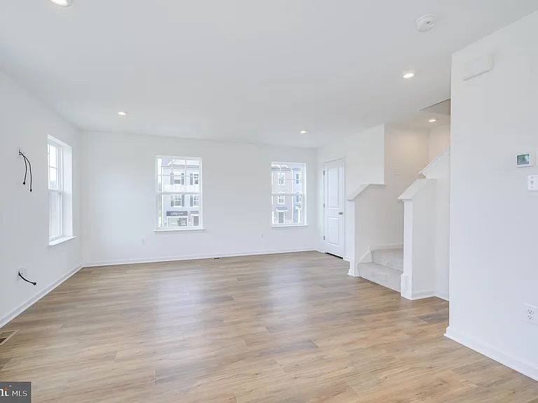 519 Fontana Cir — Photo 13