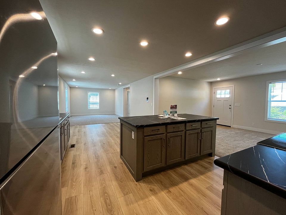 2nd image of 26 Sycamore Dr