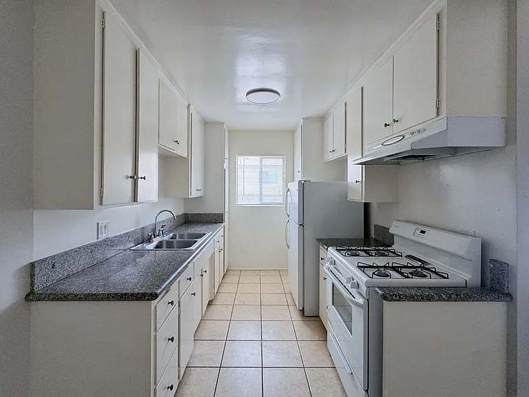 135 N 5th St #D — Photo 4
