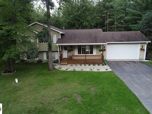 2nd image of 1617 Green Oak Dr