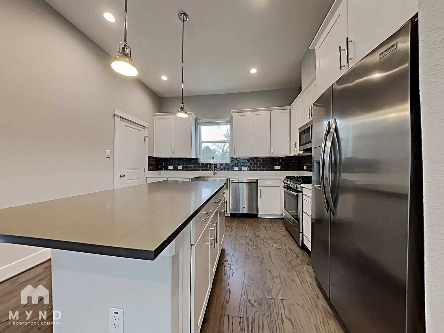 3 bed, 3.5 bath, 1819 sqft, $2,480 — Photo 4