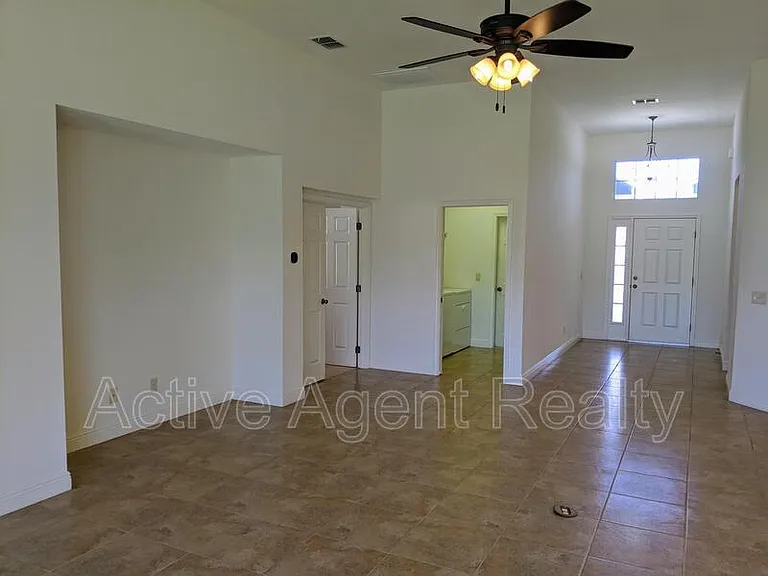 1882 W Angelica Loop — Photo 2