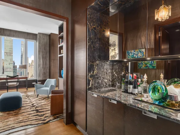 252 East 57th Street image 7 of 27