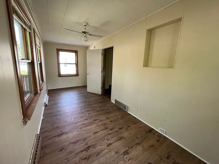 1221 Summit St — Photo 36