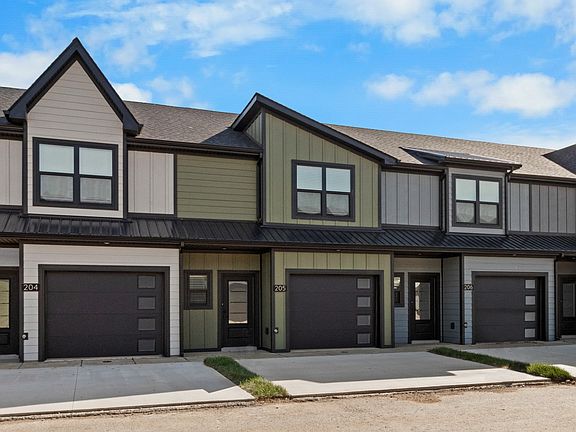 3rd image of 205 Jonathan Wade Cir