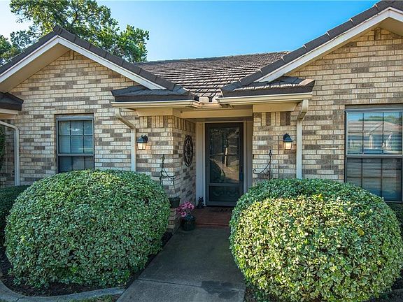 5th image of 316 Carolyn Dr