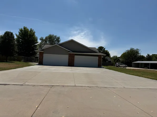 429 Harvest Rd, Hesston, KS 67062