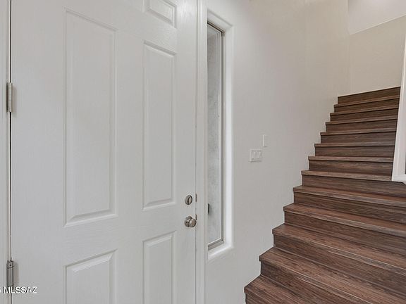 3rd image of 528 E Calle Escora